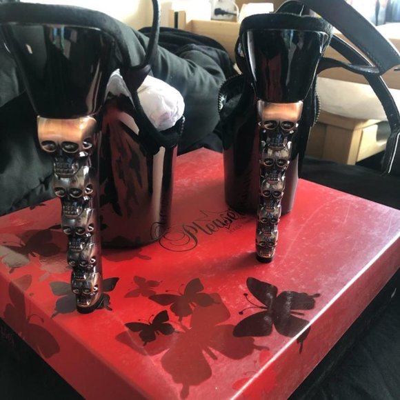 Shoes - Women's Black and Silver Courts